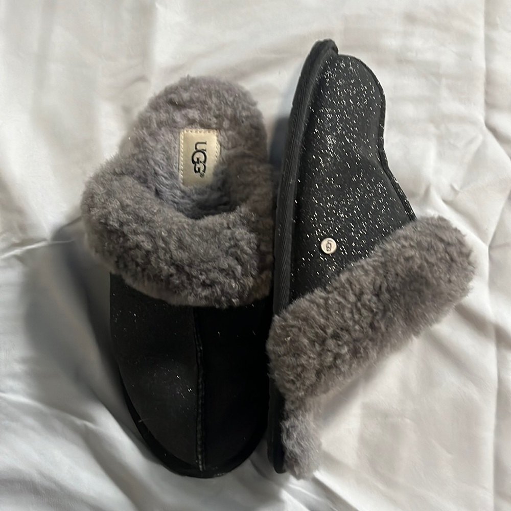 UGG women’s slippers US size 7 black and glitter- used